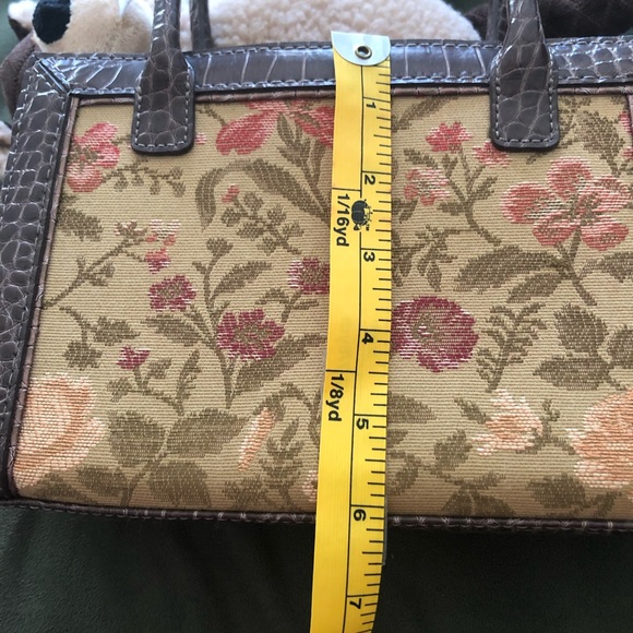 Tapestry purse with faux leather by Liz Claiborne - Picture 9 of 11